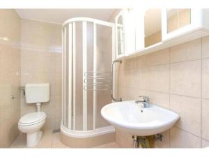 Ein Badezimmer in der Unterkunft Stone Apartment Primosten