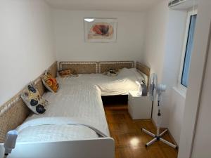Ein Bett oder Betten in einem Zimmer der Unterkunft Stone Apartment Primosten