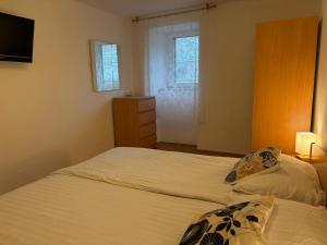 Ein Bett oder Betten in einem Zimmer der Unterkunft Stone Apartment Primosten