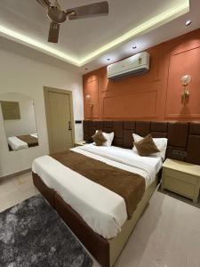 Divine Hotel客房内的一张或多张床位
