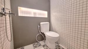 Ένα μπάνιο στο Suite 7 Guest House Jimbaran +5 φωτογραφίες
