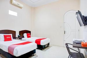 Postel nebo postele na pokoji v ubytování Hotel O Medan City Near Lapangan Benteng Formerly Ralica Residence