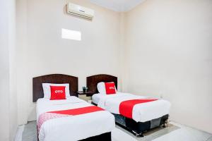 Postel nebo postele na pokoji v ubytování Hotel O Medan City Near Lapangan Benteng Formerly Ralica Residence