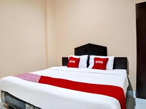 Postel nebo postele na pokoji v ubytování Hotel O Medan City Near Lapangan Benteng Formerly Ralica Residence