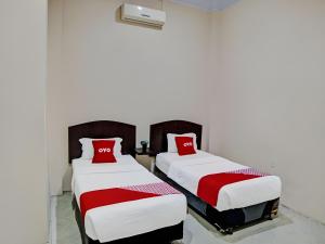 Postel nebo postele na pokoji v ubytování Hotel O Medan City Near Lapangan Benteng Formerly Ralica Residence