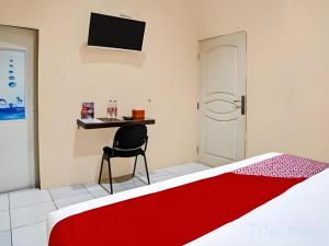 Postel nebo postele na pokoji v ubytování Hotel O Medan City Near Lapangan Benteng Formerly Ralica Residence