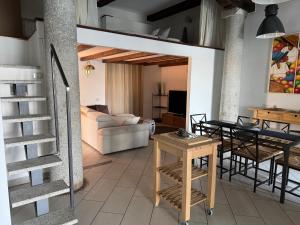 Зона вітальні в Rest and Relax Arona - On the lake