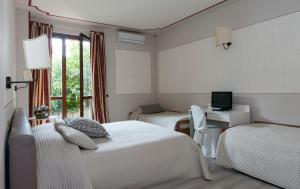 Postel nebo postele na pokoji v ubytování Hotel Monti