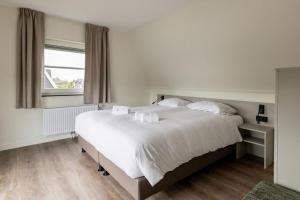 Postel nebo postele na pokoji v ubytování Waterresort Bodelaeke Giethoorn
