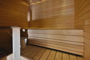 a sauna with wooden walls and a wooden floor at Holiday Apartment Yllästokka 2 in Ylläsjärvi