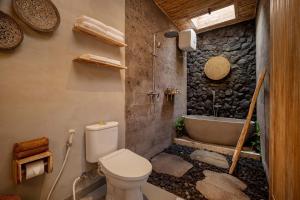 Bagno di The Macaw Ubud Green Uma Villa