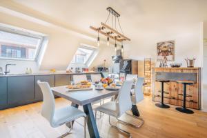 a kitchen and dining room with a table and chairs at Elegant 120m2-Face cathedrale-6 pers-free Parking in Amiens