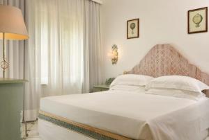 Posteľ alebo postele v izbe v ubytovaní Golf Hotel Punta Ala