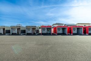 a row of red buildings in a parking lot at ガレージホテルBeat in Nasushiobara