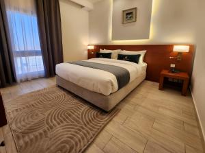 Postel nebo postele na pokoji v ubytování AMR ACACIA Hotel