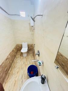Phòng tắm tại Archana Guest House