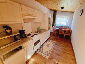 Kuchyňa alebo kuchynka v ubytovaní Haus Rätikon