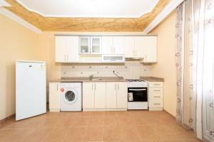 Kuchyň nebo kuchyňský kout v ubytování Sevgi Tatil Sitesi