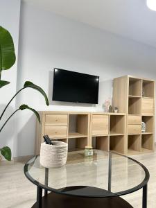 Televízia a/alebo spoločenská miestnosť v ubytovaní Lemos Luna