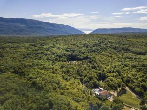 Gallery image of Villa Mons Caldera for 10 people with 40 m2 infinity heated pool & kids playground in Kršan +29 photos