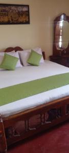 Кровать или кровати в номере Haranya Homestay