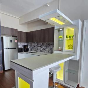 Køkken eller tekøkken på TroikaHome by JA + 8 billeder