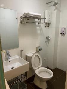 Koupelna v ubytování Fortune Hotel