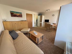 TV a/nebo společenská místnost v ubytování 1 Zimmer Apartment mit Balkon