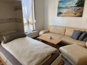 Posezení v ubytování 1 Zimmer Apartment mit Balkon