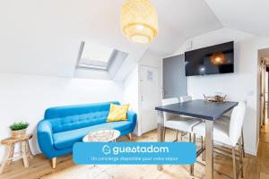 Televízia a/alebo spoločenská miestnosť v ubytovaní L'OPAL Wifi Télétravail Centre-ville