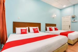 Postel nebo postele na pokoji v ubytování OYO 44094 Bangi Lanai Hotel