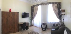 TV a/nebo společenská místnost v ubytování Kiev Centre Apartments