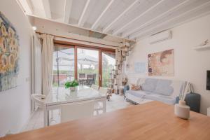 a living room with a couch and a table at Residence Ca Tron Mare in Jesolo