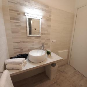 Bilik mandi di WindwoW - Your flat in Baunei