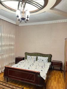 Una cama o camas en una habitación de Cube Guest House OSH