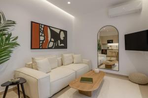 Μια τηλεόραση ή/και κέντρο ψυχαγωγίας στο Acropolis Loom Suite