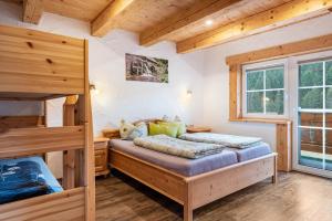 a bedroom with two bunk beds in a cabin at Gästehaus zur alten Mühle in Vöhrenbach