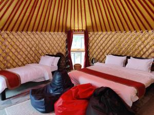 Letto o letti in una camera di Shivapuri Heights Cottage