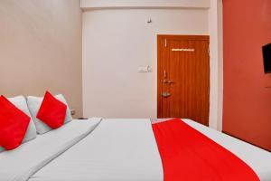 Postel nebo postele na pokoji v ubytování Hotel O Sudipti Resort
