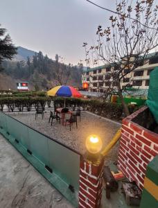Nespecifikovaný výhled na hory nebo výhled na hory při pohledu z hotelu