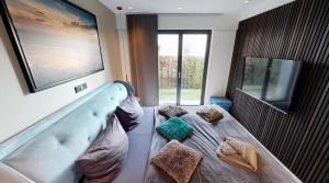 Una televisión o centro de entretenimiento en Ocean House Freiheit