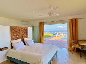 a bedroom with a bed with a view of the ocean at Villa Vavangue in Saint-Gilles les Bains +35 photos
