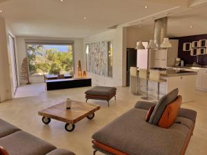 Η κουζίνα ή μικρή κουζίνα στο Villa Stella Bianca