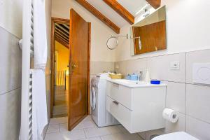 A bathroom at Rustico alla Spiaggia