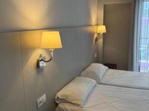 Postel nebo postele na pokoji v ubytování Hotel Bed and Breakfast Benidorm