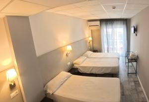 Postel nebo postele na pokoji v ubytování Hotel Bed and Breakfast Benidorm