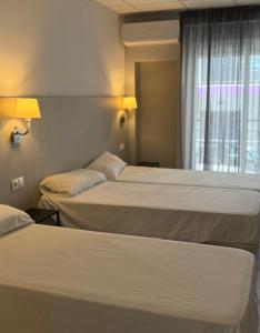 Postel nebo postele na pokoji v ubytování Hotel Bed and Breakfast Benidorm
