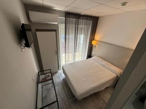 Postel nebo postele na pokoji v ubytování Hotel Bed and Breakfast Benidorm