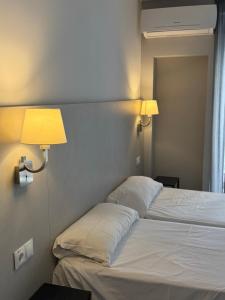 Postel nebo postele na pokoji v ubytování Hotel Bed and Breakfast Benidorm