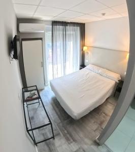 Postel nebo postele na pokoji v ubytování Hotel Bed and Breakfast Benidorm